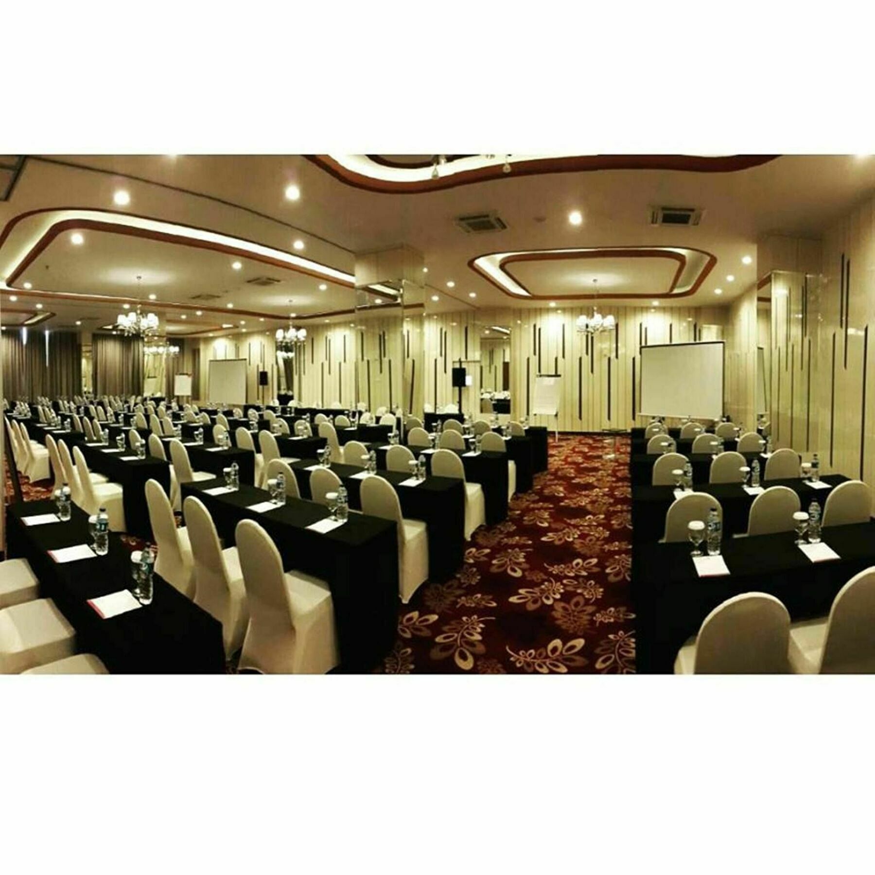 Agria Hotel Bogor Esterno foto